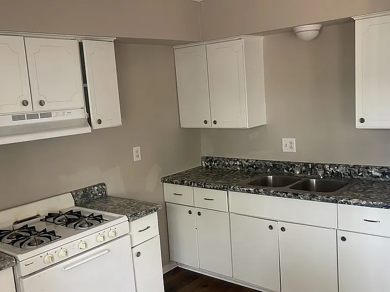 U of M Area - Southernwood Apartments — Photo 31