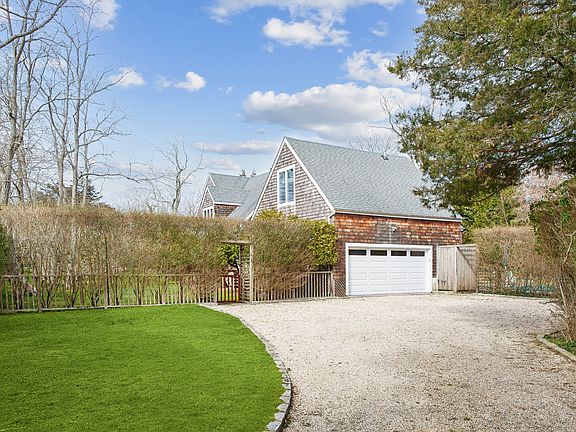 4th image of 102 N Captains Neck Ln
