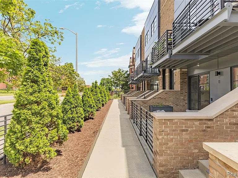 262 Mack Ave #1 — Photo 4