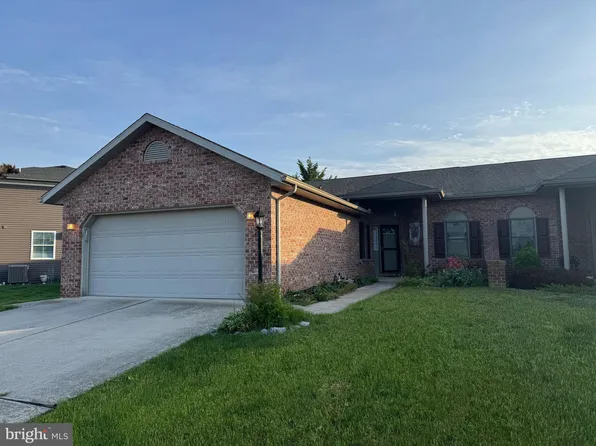 75 Homestead Dr, Greencastle, PA 17225