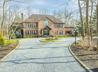 2 Evans Ln, Setauket, NY 11733