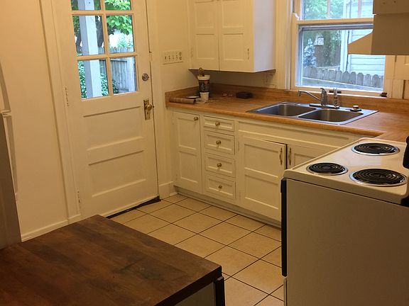 3rd image of 1024 E Stewart St