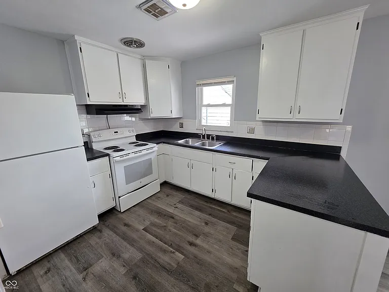 3821 Biscayne Rd — Photo 5