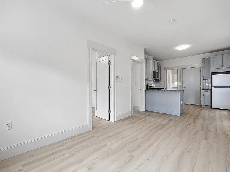 42 W 47th St #2R — Photo 8