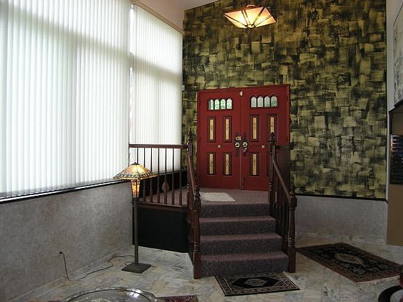 2nd image of 1S130 Pine Ln