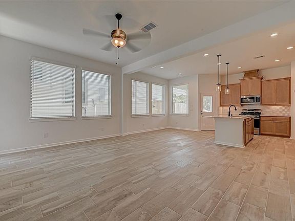 5th image of 584 Long Leaf Pine Dr