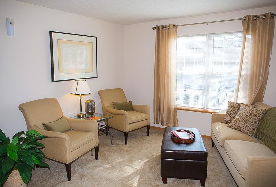 Emerald Lakes and the Vistas at Wedgewood 4600 Emerald Lakes Blvd