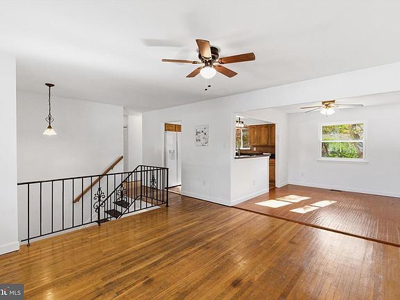 5th image of 42 Monroe Ave
