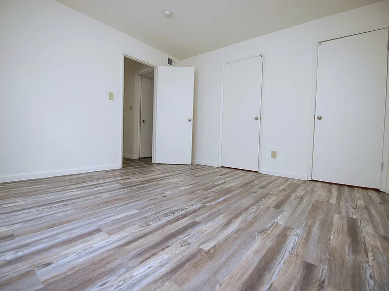 Brighton Apartments — Photo 7