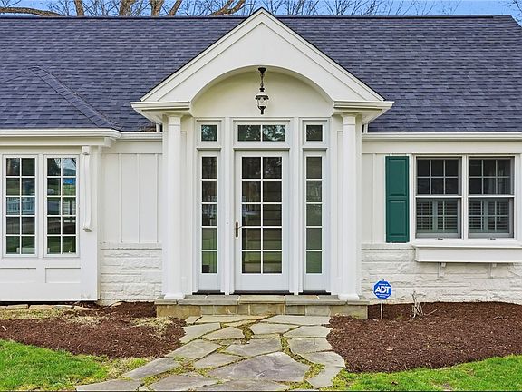 4th image of 40 Oak Spring Dr