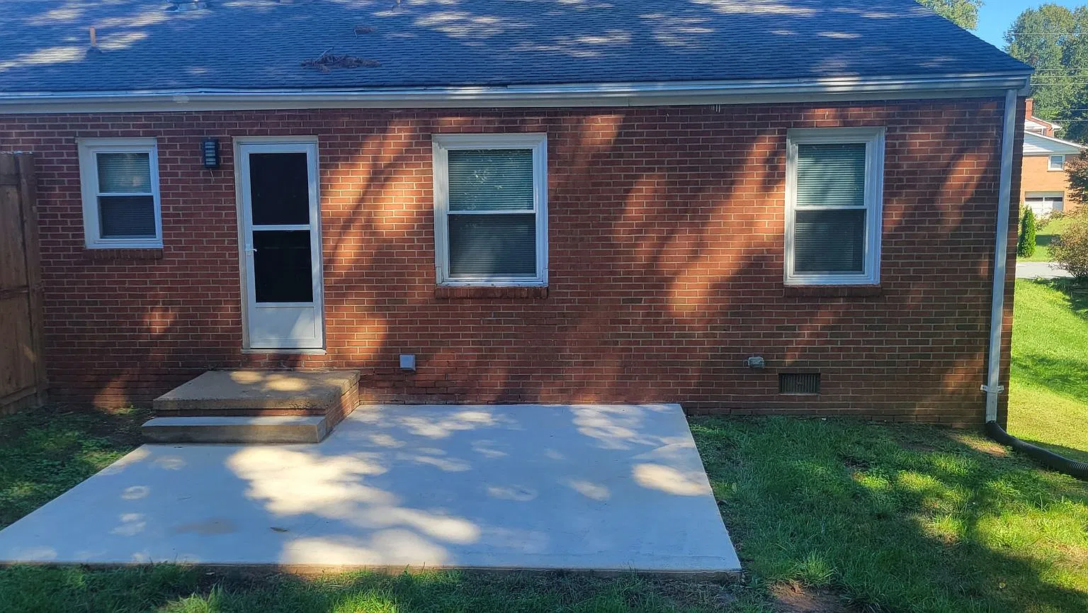 One Level Refurbished Conveniently Located 2 Bedroom Duplex — Photo 4
