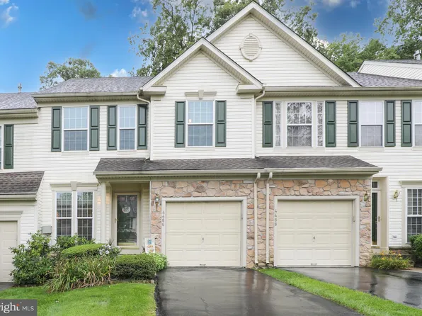 4486 Honeysuckle Ln, Doylestown, PA 18902