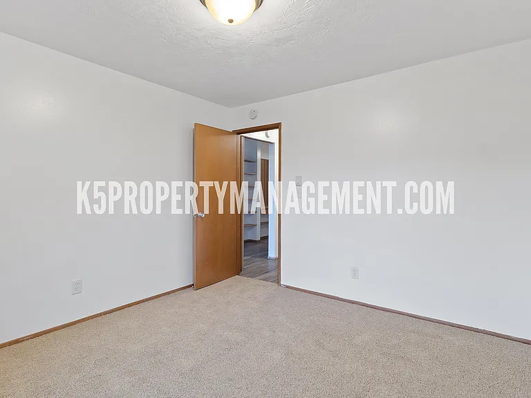 Town and Country Apartments — Photo 14