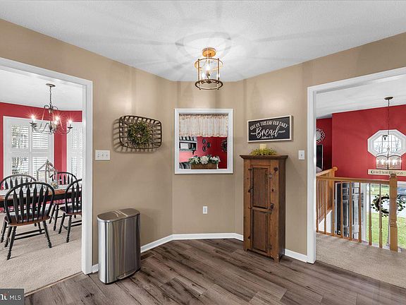 4th image of 36 Ellen Dr