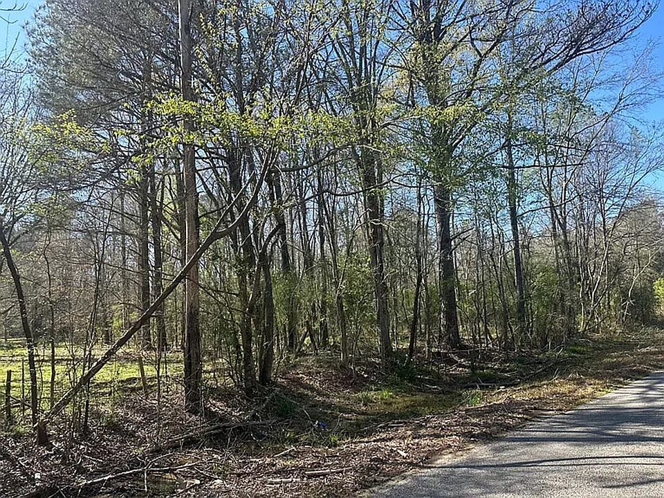 2nd image of 543 Lee Bass Rd