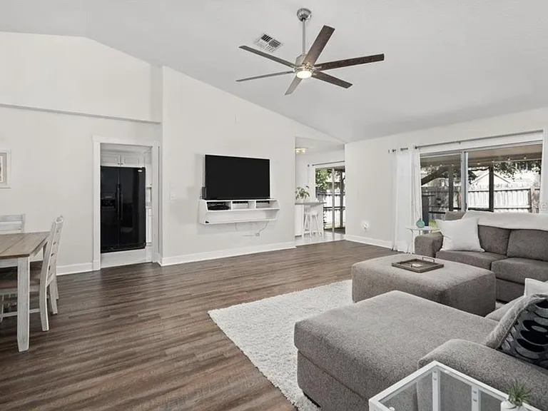 2828 Wesleyan Dr — Photo 3