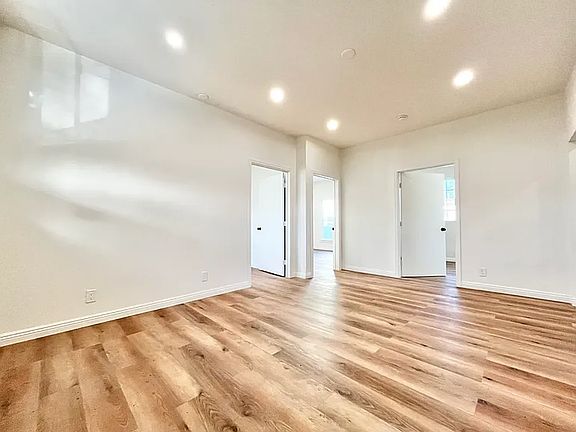4th image of 1030-1032 Fairfax Ave #1034