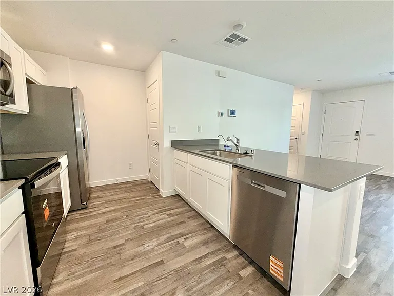 913 Rosy Starling St — Photo 7