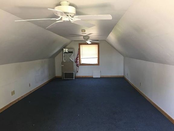 Perfect man cave space or hobby room