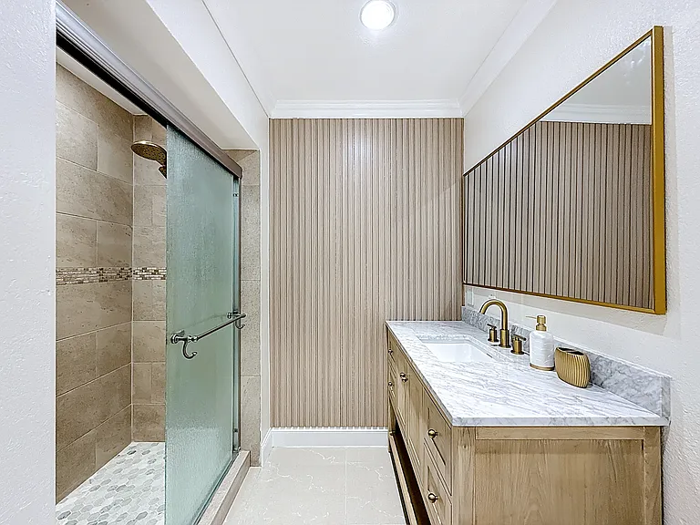 Bathroom situated next to double Queen Bedroom & Den