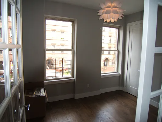 Rented by Joel Weisz, LREB | media 24