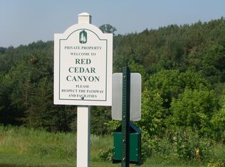 197 W Canyon Dr, Hudson, WI 54016