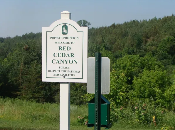 197 W Canyon Dr, Hudson, WI 54016