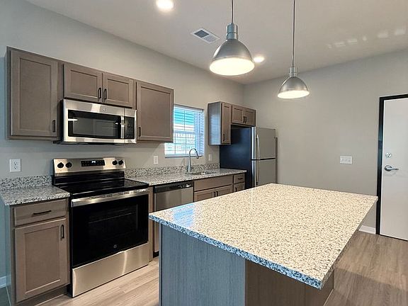 5th image of 3513 Howard St #202