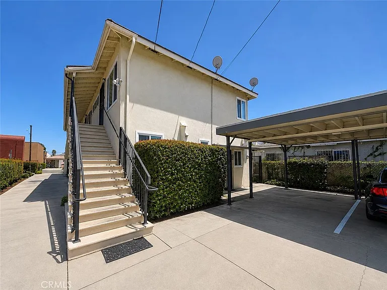 15915 1/2 S Orizaba Ave — Photo 8