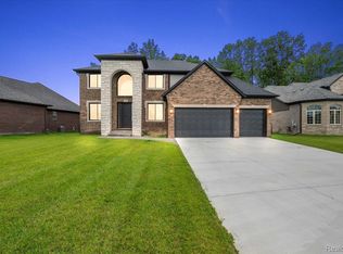 24318 Tullymore Dr, Macomb, MI 48042