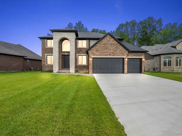 24318 Tullymore Dr, Macomb, MI 48042