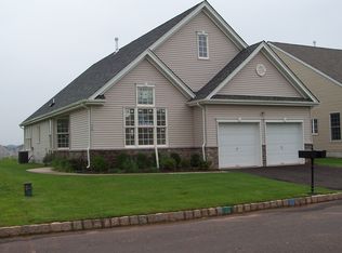 8 Delaware Xing, Somerset, NJ 08873