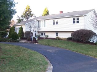 2 Crabapple Ln, Smithfield, RI 02828