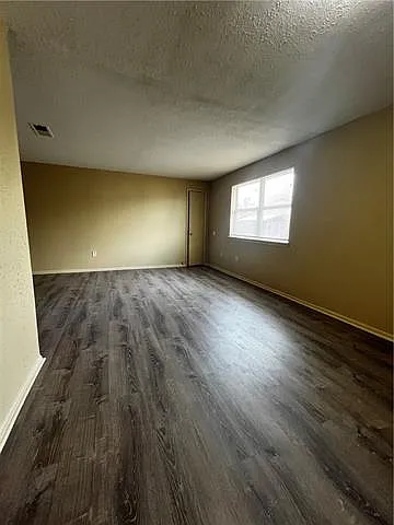 3 bed, 2.0 bath, 1200 sqft, $1,295 — Photo 4
