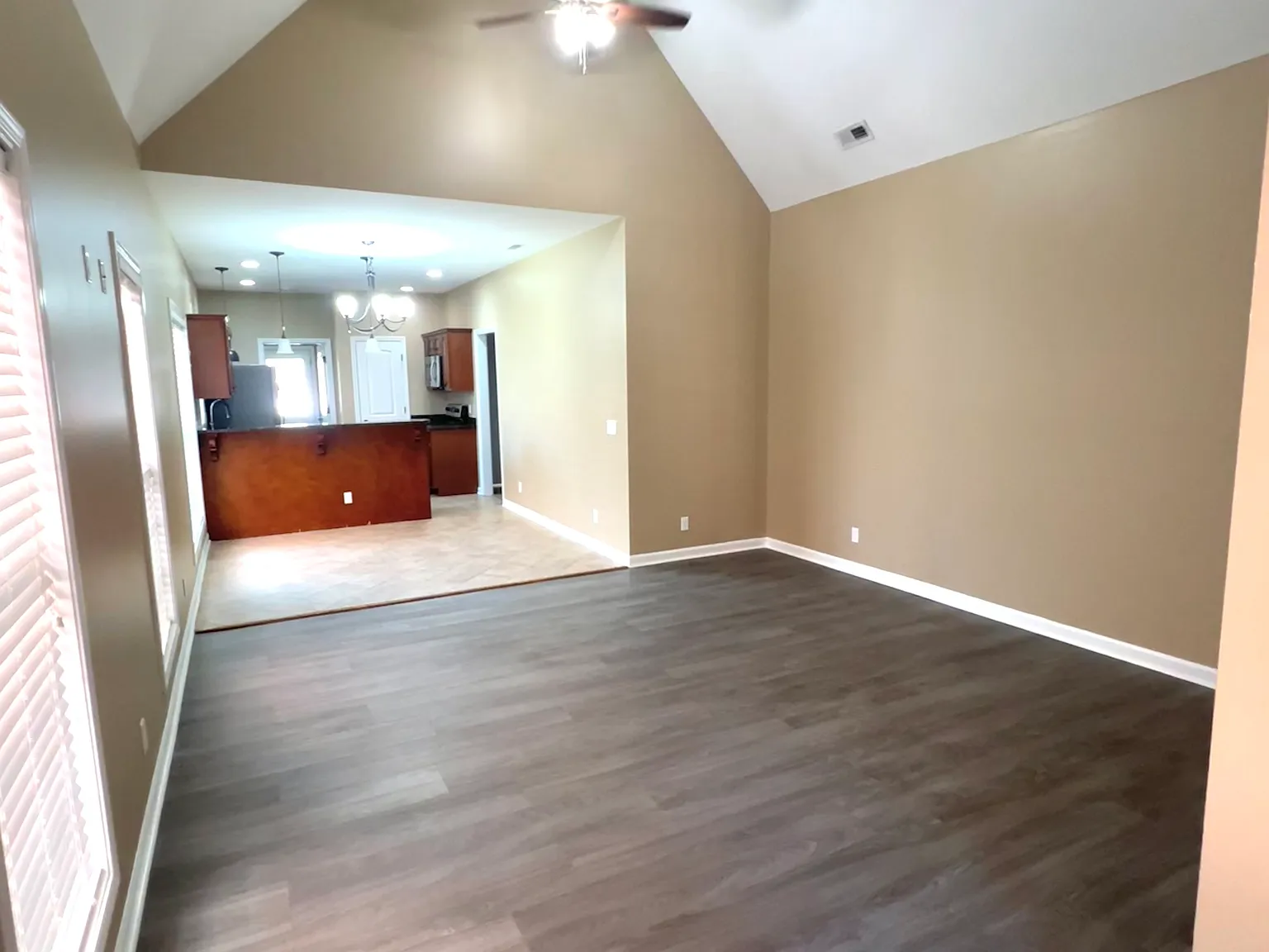 3 bed, 1500 sqft, $1,800 — Photo 2