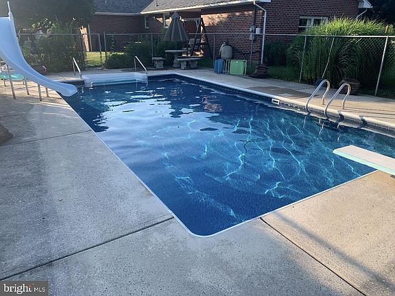 5th image of 237 Water St