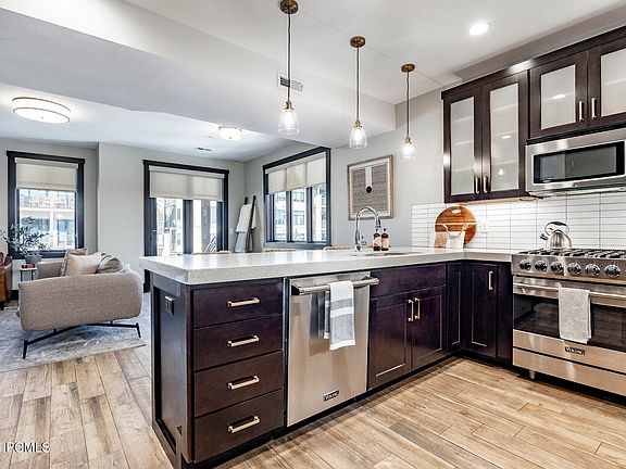 5th image of 3788 Blackstone Dr #19