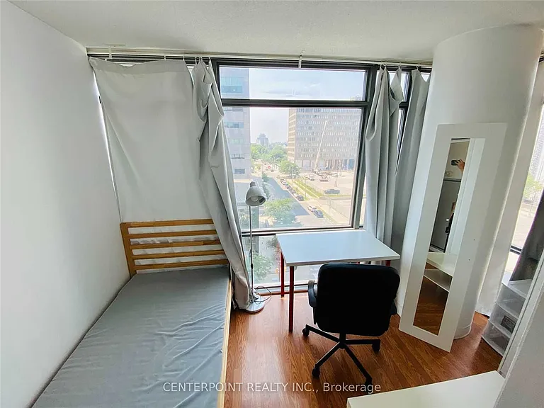 37 Grosvenor St #603 — Photo 11