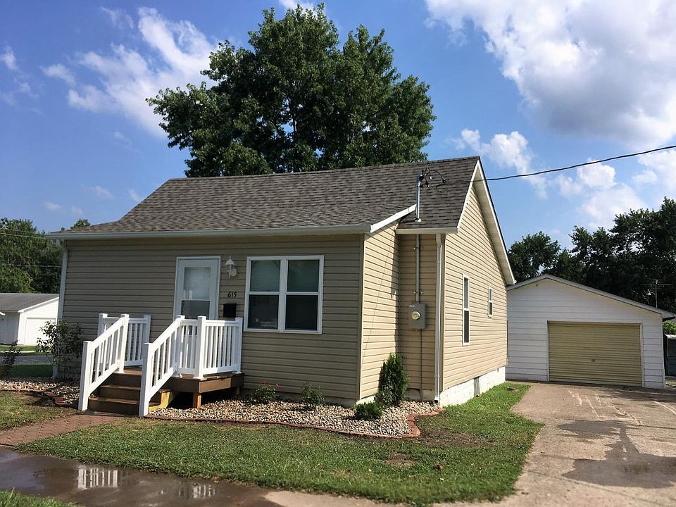 Front/1 car detached garage with sunroom