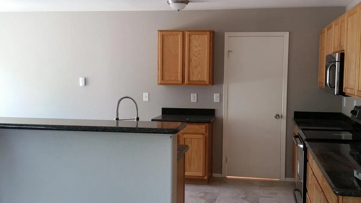 3172 W Rose Garden Lane — Photo 4