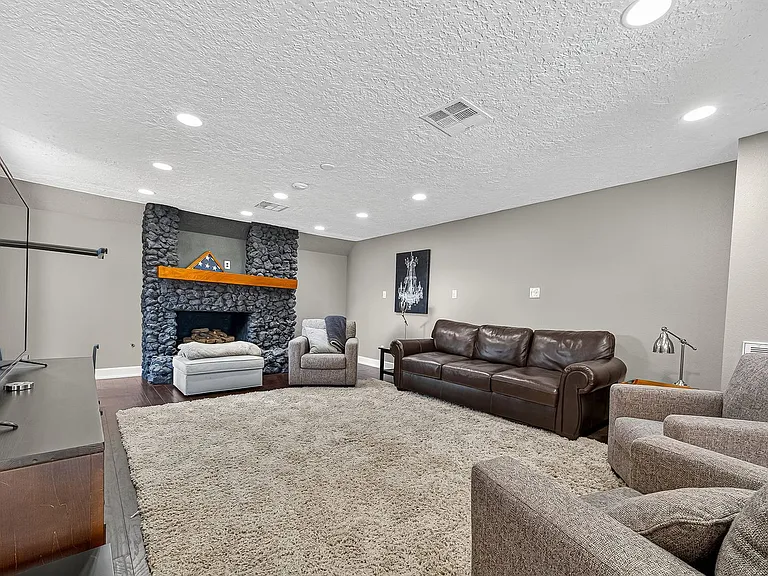 5815 Green Terrace Ln — Photo 36