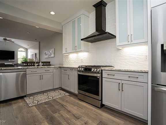 2nd image of 503 River Glen Dr NE