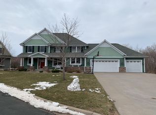 569 Lake Ridge Ct, Shoreview, MN 55126