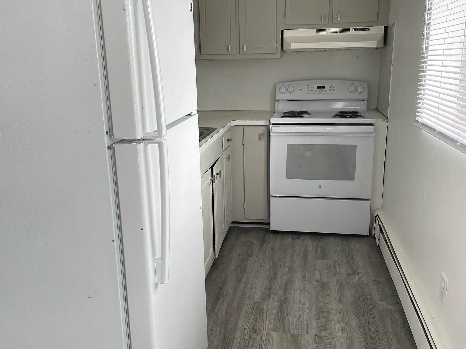 2 bed, $990 — Photo 1
