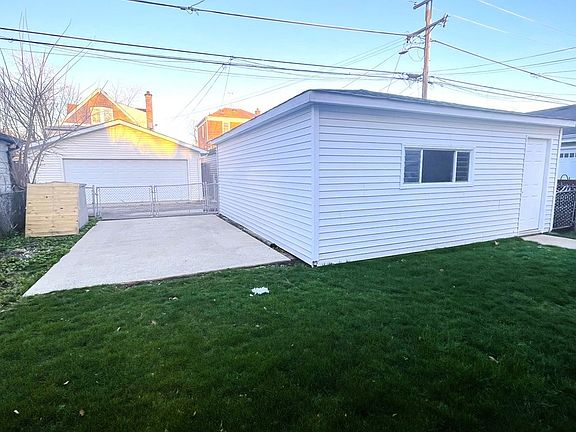 4th image of 3015 N 78th Ave