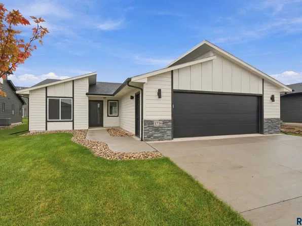 1736 N Hyssop Dr, Sioux Falls, SD 57110