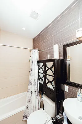 Rented by Nooklyn NYC LLC | media 41