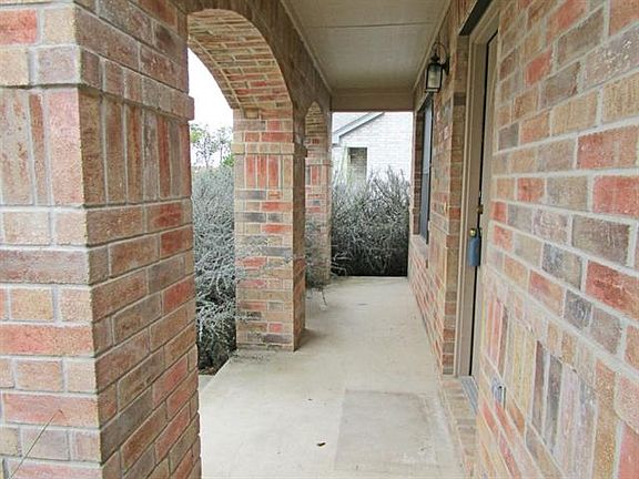 3rd image of 2110 Woodway Dr