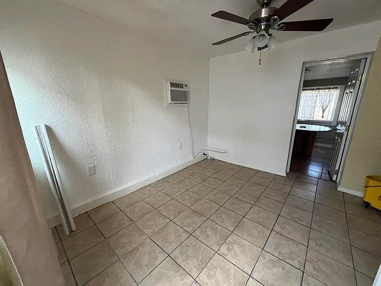 708 W Missouri Ave #B — Photo 5