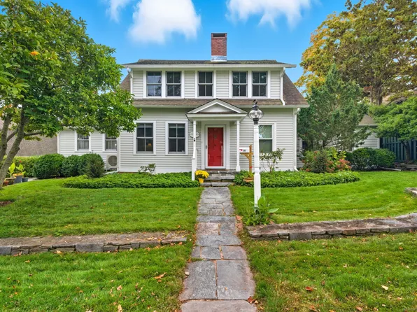 18 Little Point Street, Essex, CT 06426